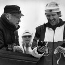 King Olav congratulates Norwegian skiier Oddvar Brå after his victory on 15 km cross-country during the World Championships in Holmenkollen 1982 (Photo: NTB / Scanpix)